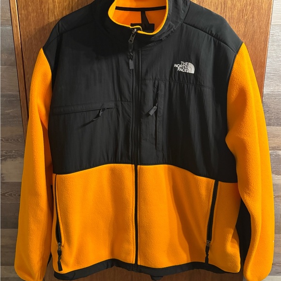EUC The North Face Men's Black and orange Fenali Performance fleece.Jacket